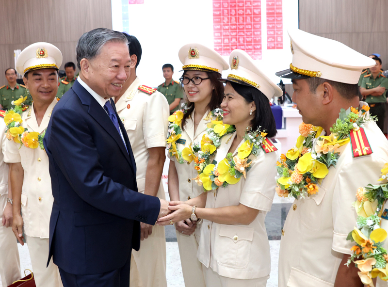Tổng Bí thư: Đưa thi đua vào công việc hằng ngày, để mỗi CBCS đều có sáng kiến, hành động -0