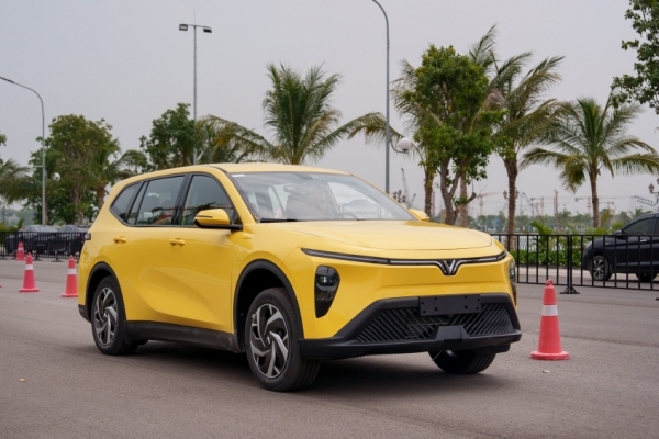 VinFast tung mẫu xe 7 chỗ hoàn toàn mới Limo Green ra thị trường