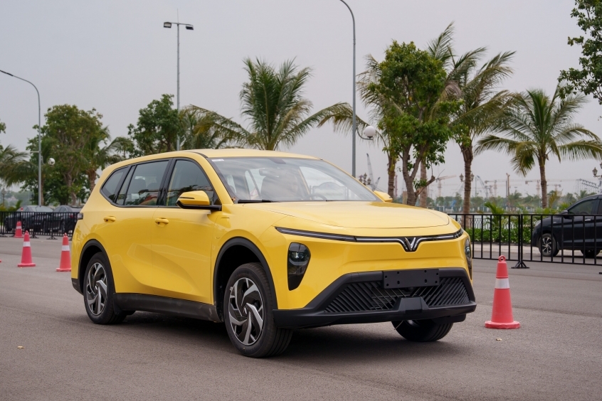 VinFast tung mẫu xe 7 chỗ hoàn toàn mới Limo Green ra thị trường