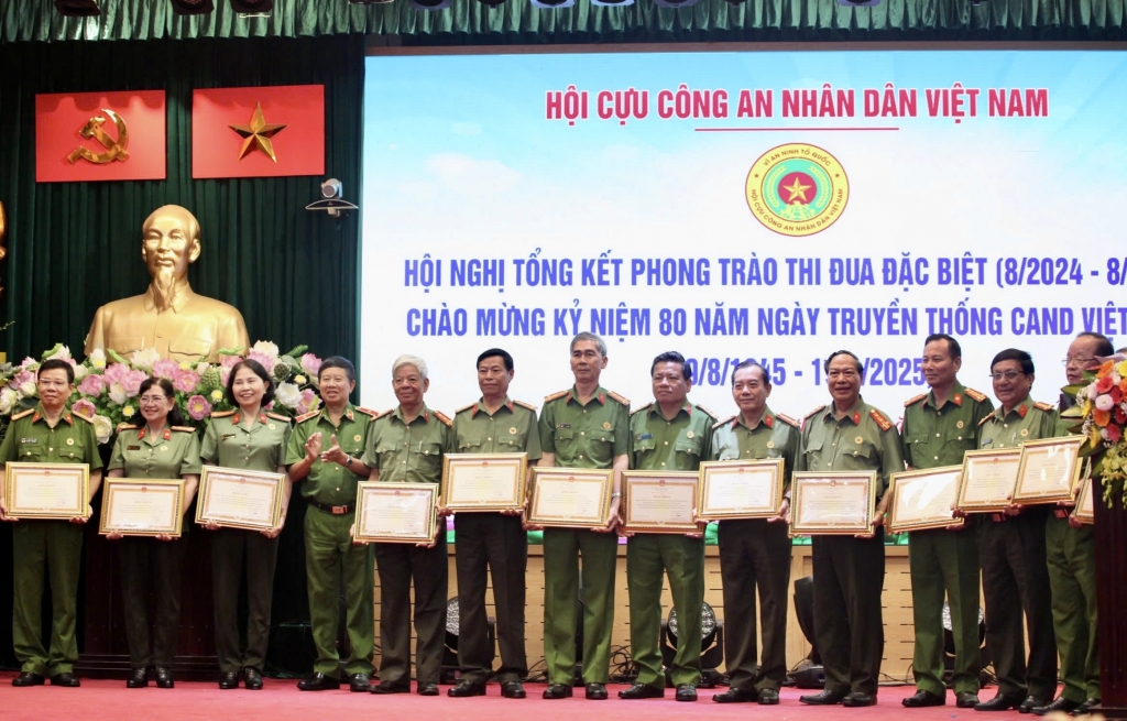Phát huy vai trò Hội Cựu CAND trong xây dựng phong trào Toàn dân bảo vệ bảo vệ an ninh Tổ quốc Phát huy vai trò Hội Cựu CAND trong xây dựng phong trào Toàn dân bảo vệ bảo vệ an ninh Tổ quốc