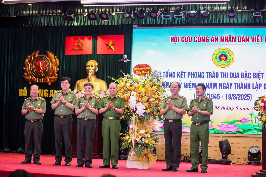 Phát huy vai trò Hội Cựu CAND trong xây dựng phong trào Toàn dân bảo vệ bảo vệ an ninh Tổ quốc Phát huy vai trò Hội Cựu CAND trong xây dựng phong trào Toàn dân bảo vệ bảo vệ an ninh Tổ quốc