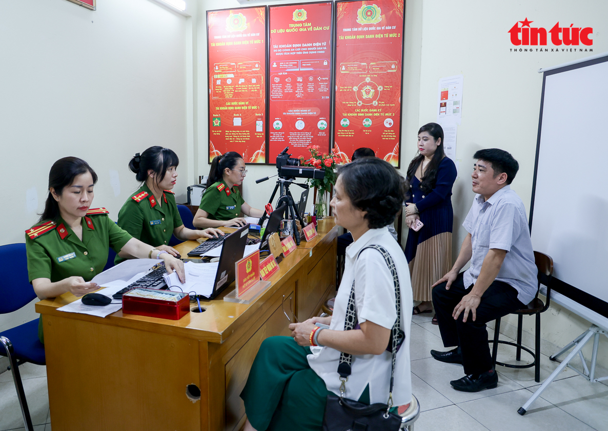 Hà Nội trong những ngày đầu đổi thẻ đảng viên theo chỉ đạo Trung ương Chú thích ảnh