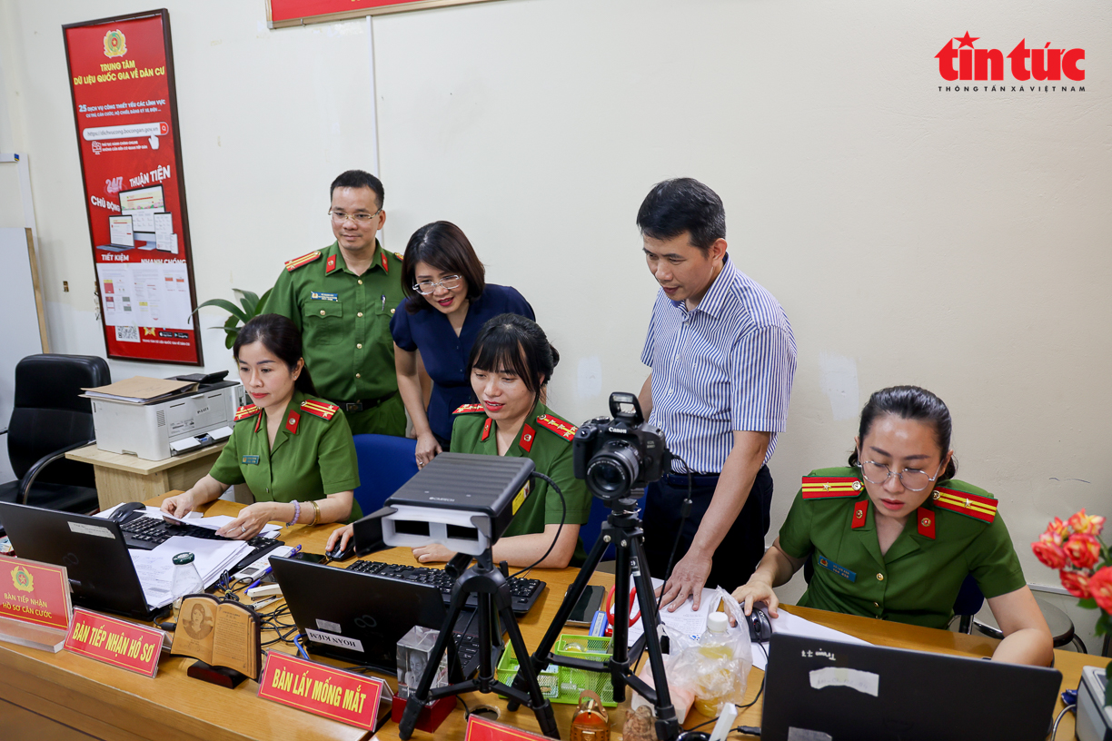 Hà Nội trong những ngày đầu đổi thẻ đảng viên theo chỉ đạo Trung ương Chú thích ảnh