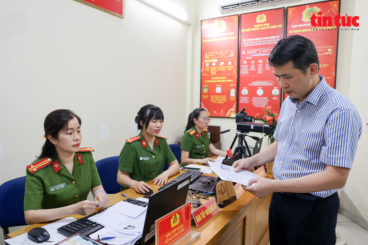 Hà Nội trong những ngày đầu đổi thẻ đảng viên theo chỉ đạo Trung ương Chú thích ảnh