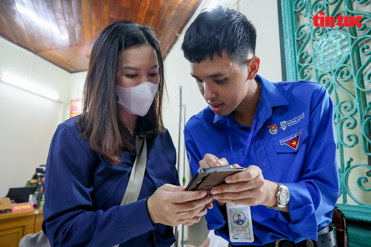 Hà Nội trong những ngày đầu đổi thẻ đảng viên theo chỉ đạo Trung ương Chú thích ảnh