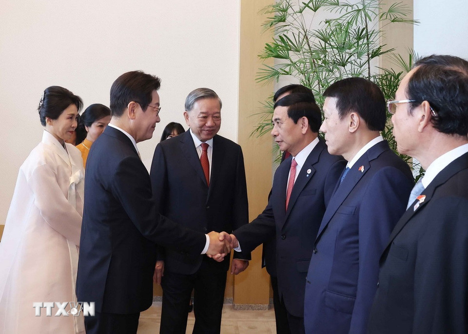 21 loạt đại bác chào mừng Tổng Bí thư Tô Lâm và phu nhân thăm cấp Nhà nước Hàn Quốc - Ảnh 10.