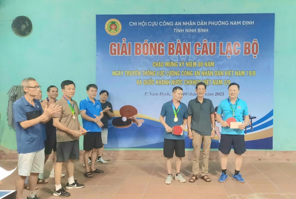 Chi hội CAND phường Nam Định tổ chức giải bóng bàn chào mừng 80 năm Ngày truyền thống CAND Chi hội CAND phường Nam Định tổ chức giải bóng bàn chào mừng 80 năm Ngày truyền thống CAND