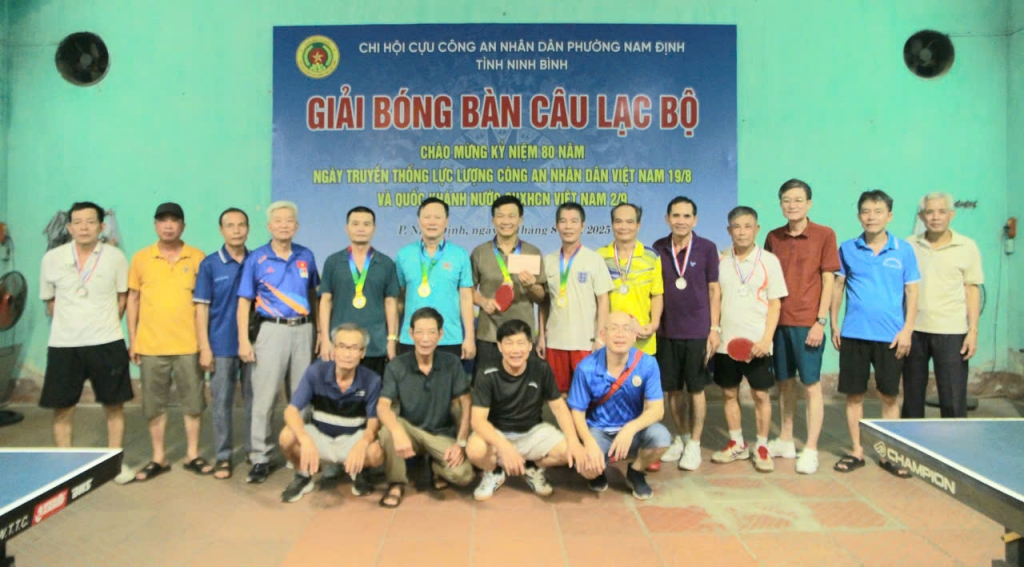 Chi hội CAND phường Nam Định tổ chức giải bóng bàn chào mừng 80 năm Ngày truyền thống CAND
