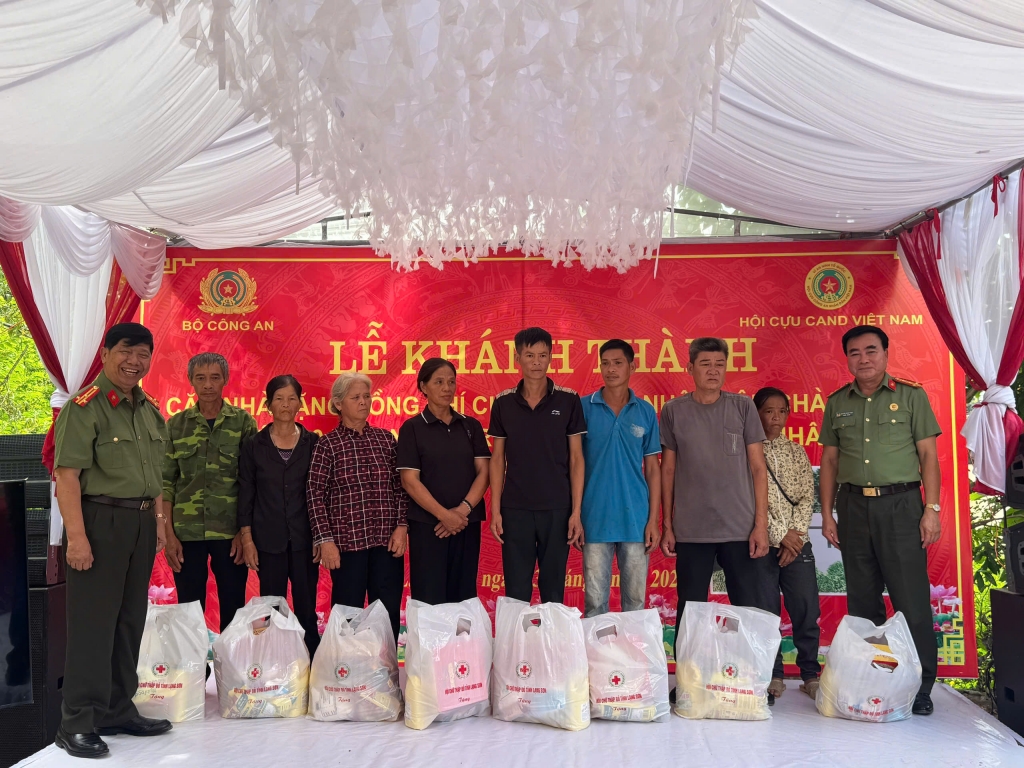 Lạng Sơn bàn giao căn nhà Nghĩa tình đồng đội cho hội viên cựu CAND