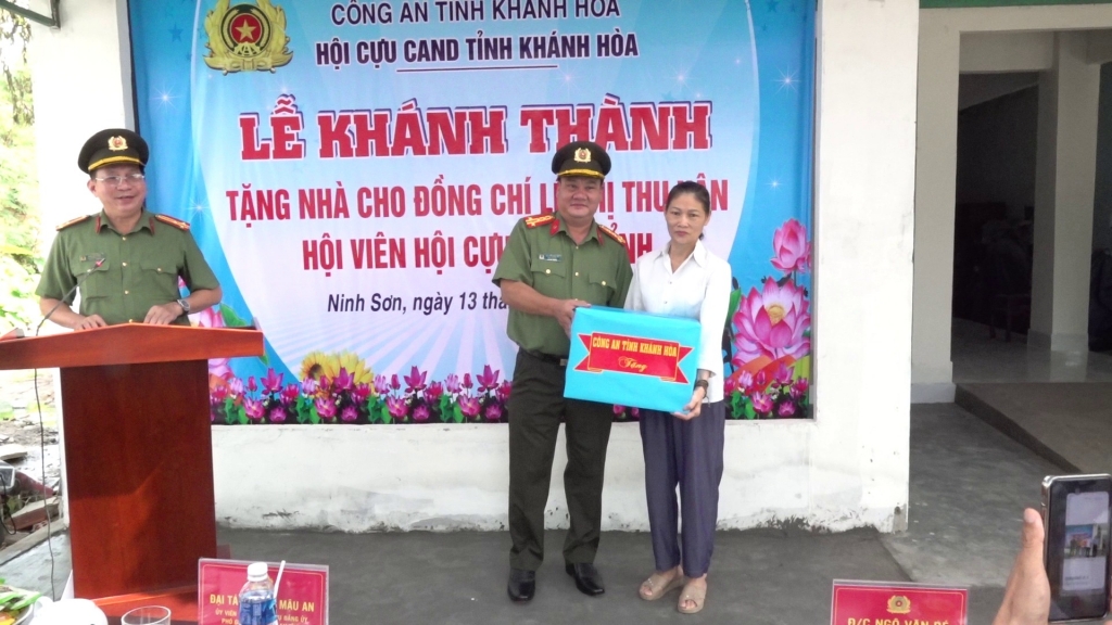 Khánh thành nhà tình nghĩa cho cán bộ hội viên Hội Cựu CAND tỉnh Khánh Hòa