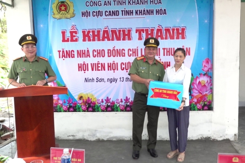 Khánh thành nhà tình nghĩa cho cán bộ hội viên Hội Cựu CAND tỉnh Khánh Hòa