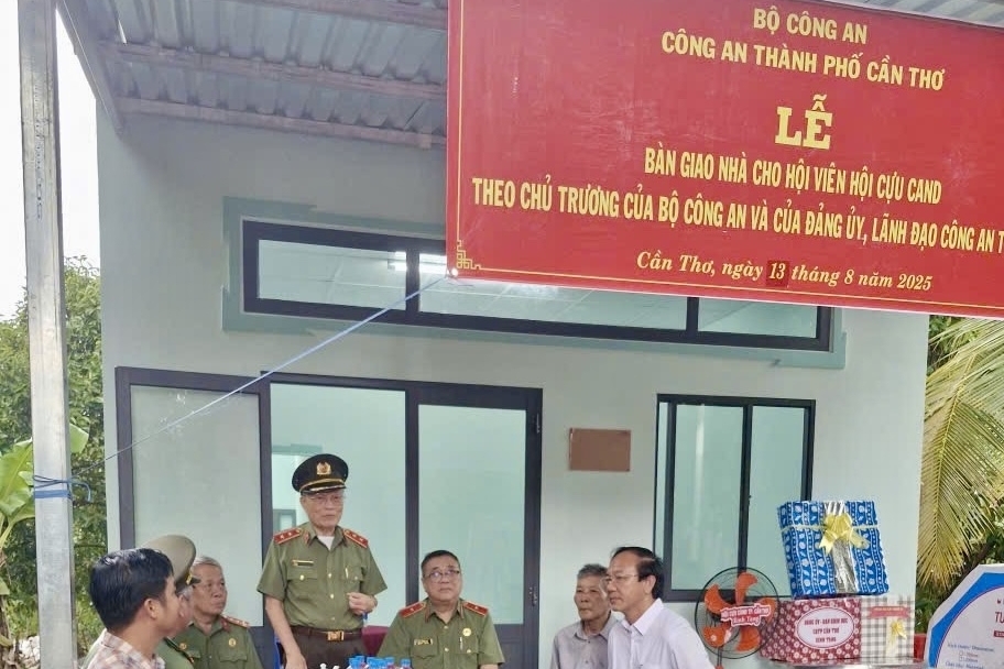Bàn giao căn nhà "Nghĩa tình đồng đội" cho hội viên cựu CAND TP Cần Thơ