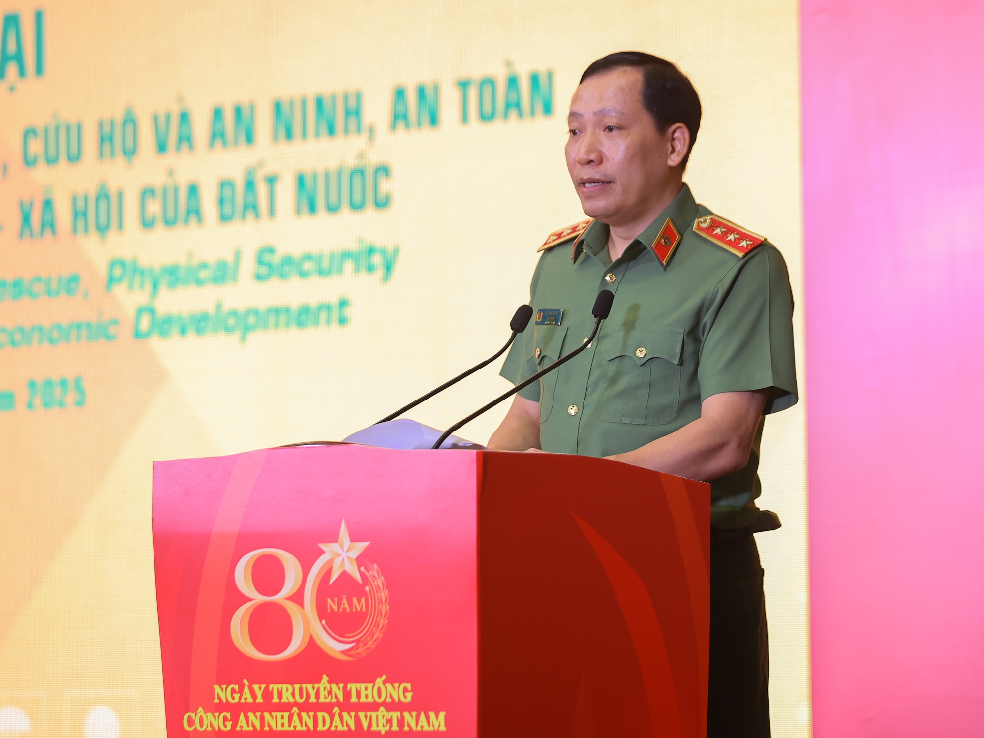 Thủ tướng: Xây dựng văn hóa phòng cháy, chữa cháy, phòng chống thiên tai, nâng cao kỹ năng cứu nạn, cứu hộ trong toàn dân- Ảnh 5. Thủ tướng: Xây dựng văn hóa phòng cháy, chữa cháy, phòng chống thiên tai, nâng cao kỹ năng cứu nạn, cứu hộ trong toàn dân- Ảnh 5.