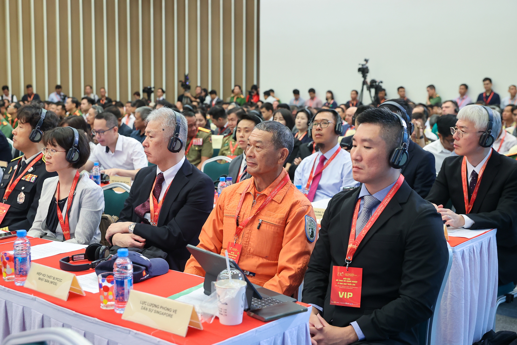 Thủ tướng: Xây dựng văn hóa phòng cháy, chữa cháy, phòng chống thiên tai, nâng cao kỹ năng cứu nạn, cứu hộ trong toàn dân- Ảnh 3. Thủ tướng: Xây dựng văn hóa phòng cháy, chữa cháy, phòng chống thiên tai, nâng cao kỹ năng cứu nạn, cứu hộ trong toàn dân- Ảnh 3.