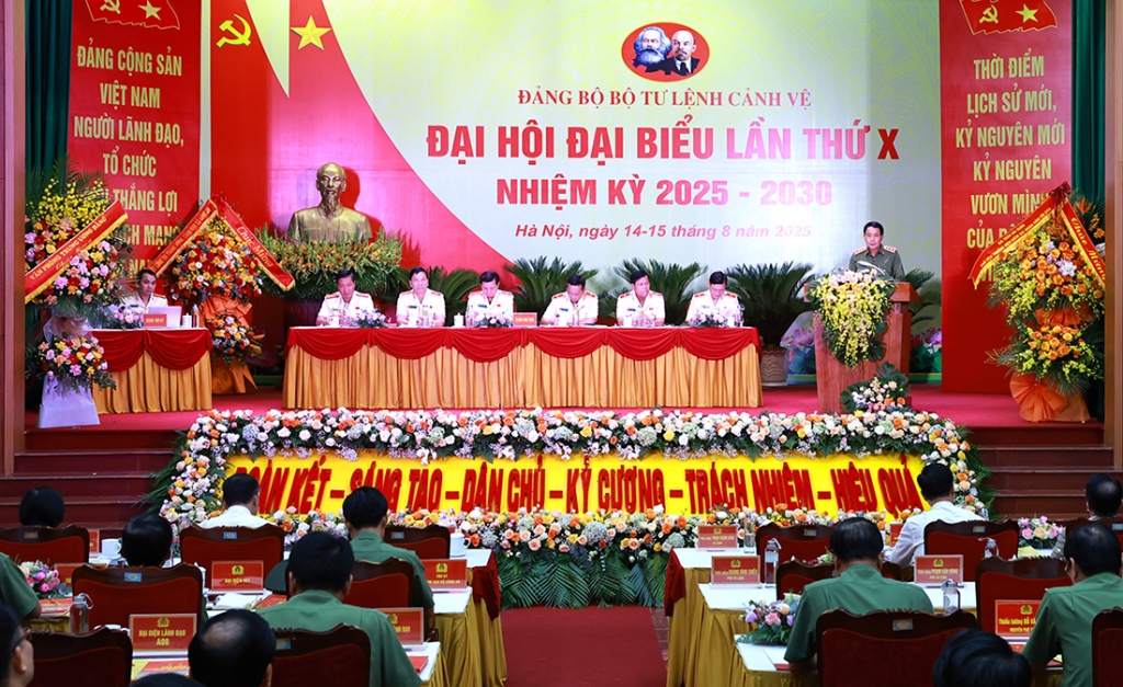 Chủ động, sáng tạo, sẵn sàng xả thân vì sự nghiệp bảo vệ Đảng và Lãnh tụ