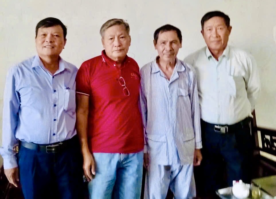 Quảng Ngãi: Thăm, tặng quà hội viên cựu CAND khó khăn, bệnh hiểm nghèo