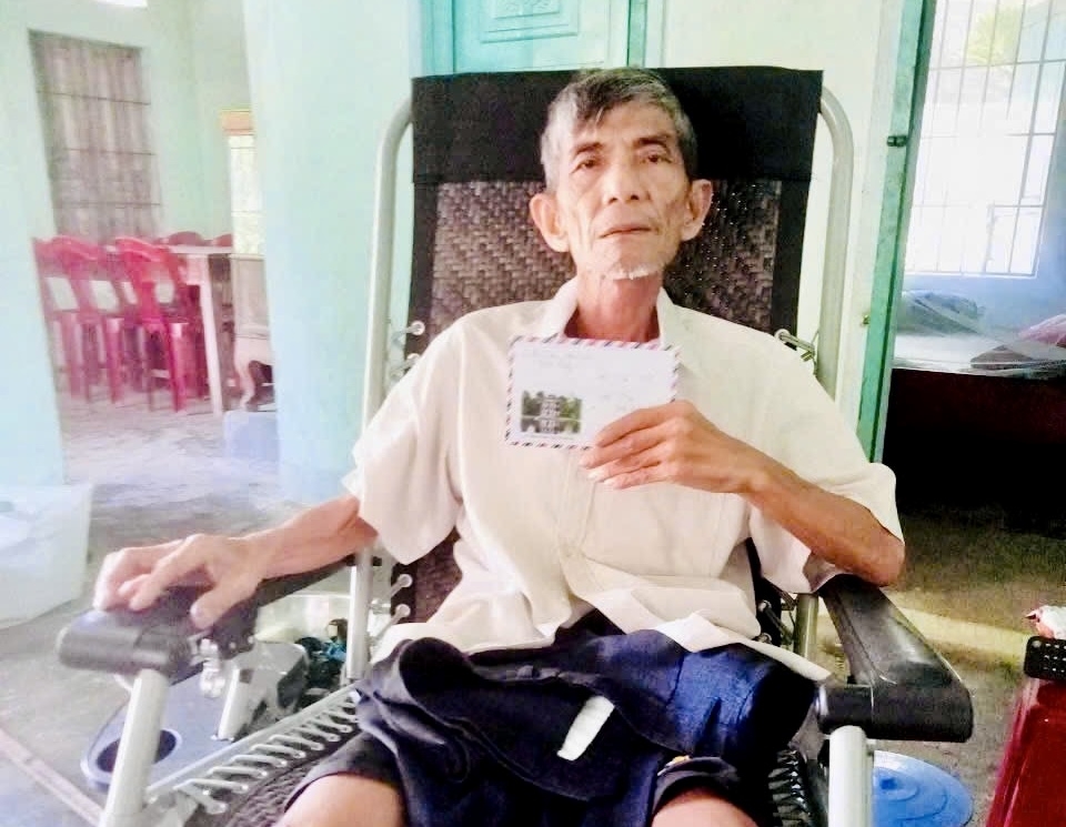 Quảng Ngãi: Thăm, tặng quà hội viên cựu CAND khó khăn, bệnh hiểm nghèo