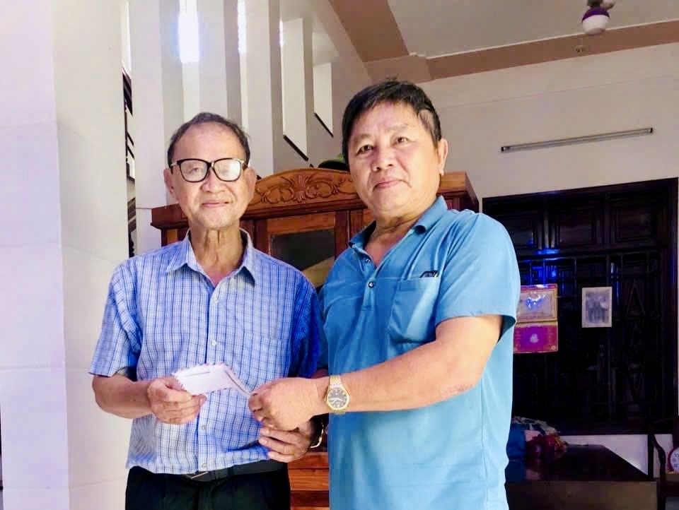 Quảng Ngãi: Thăm, tặng quà hội viên cựu CAND khó khăn, bệnh hiểm nghèo