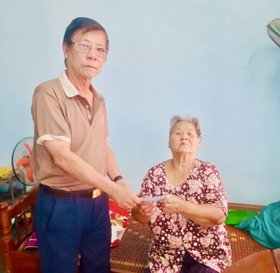 Quảng Ngãi: Thăm, tặng quà hội viên cựu CAND khó khăn, bệnh hiểm nghèo