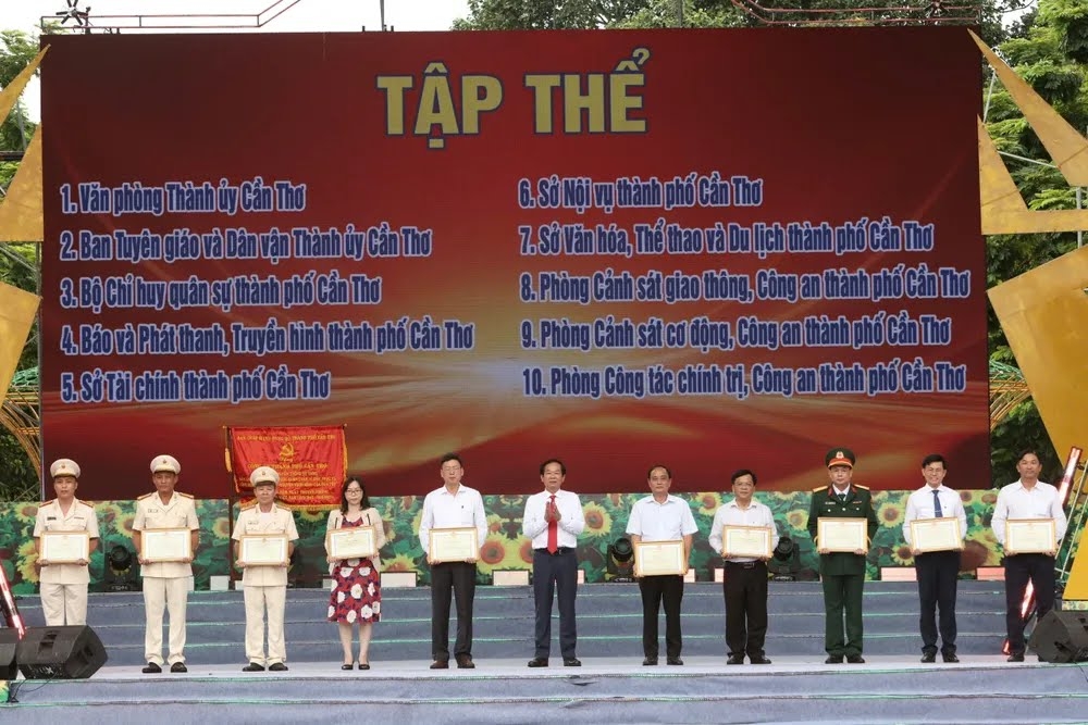 Lãnh đạo Hội Cựu CAND TP Cần Thơ dự lễ kỷ niệm 80 năm Ngày truyền thống CAND Việt Nam