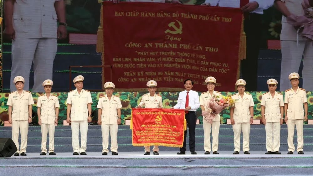 Lãnh đạo Hội Cựu CAND TP Cần Thơ dự lễ kỷ niệm 80 năm Ngày truyền thống CAND Việt Nam