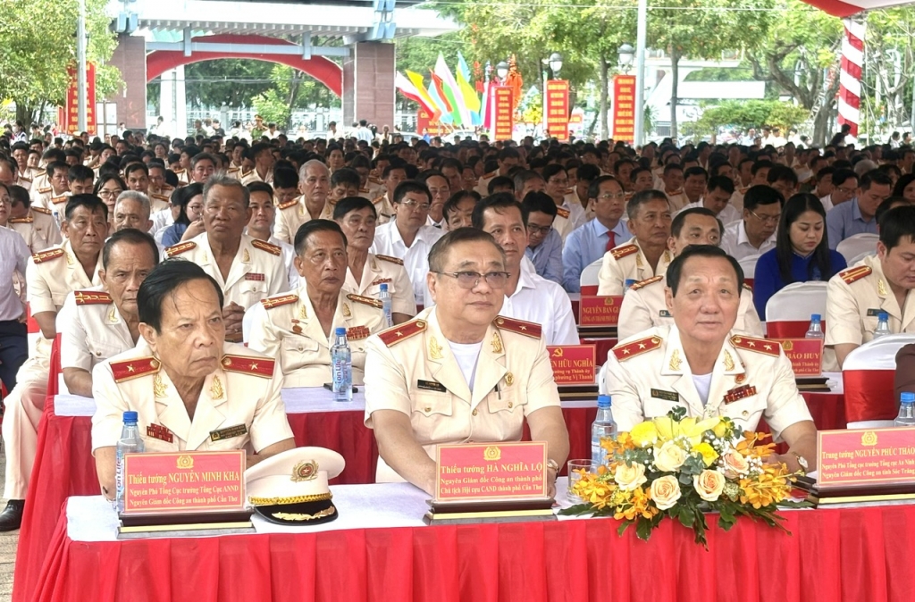 Lãnh đạo Hội Cựu CAND TP Cần Thơ dự lễ kỷ niệm 80 năm Ngày truyền thống CAND Việt Nam
