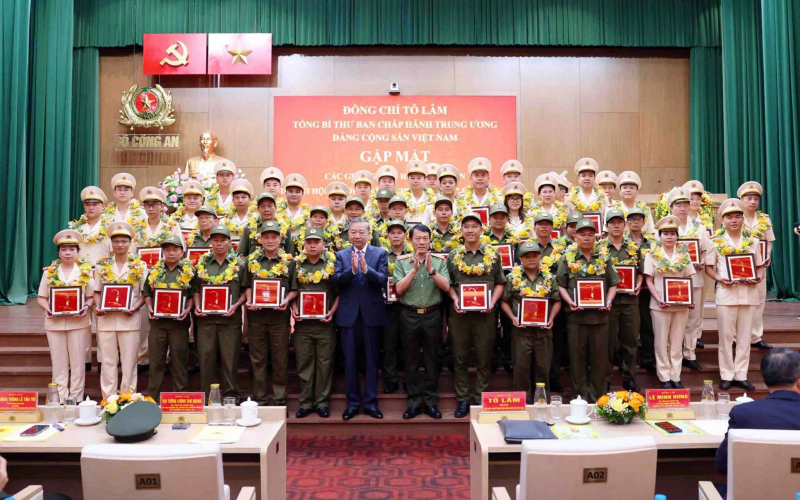 80 năm - Vinh quang Công an nhân dân Việt Nam -0