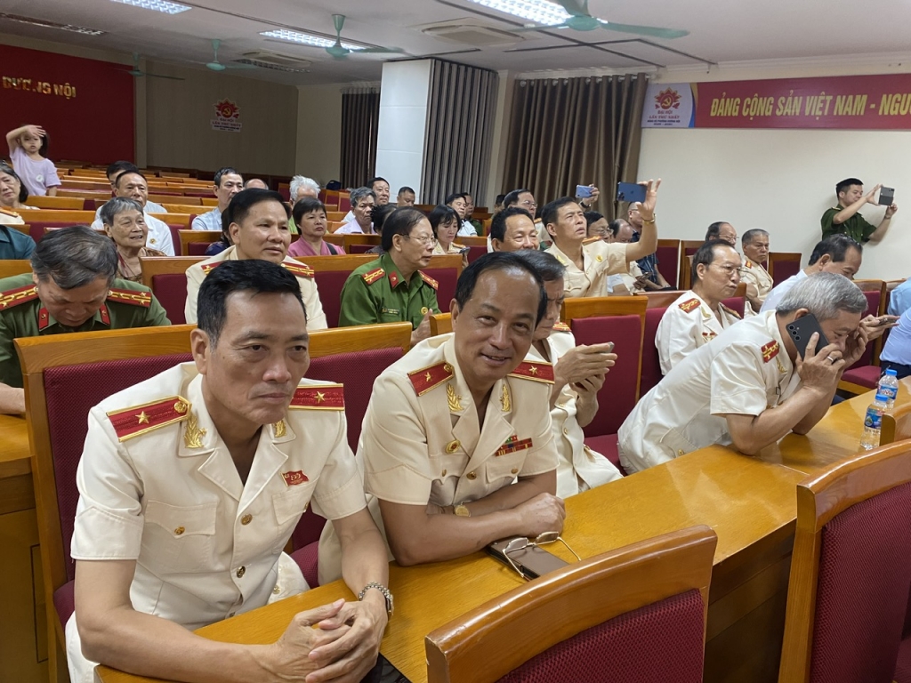 Hà Nội: Công bố quyết định thành lập Chi hội Cựu CAND phường Dương Nội