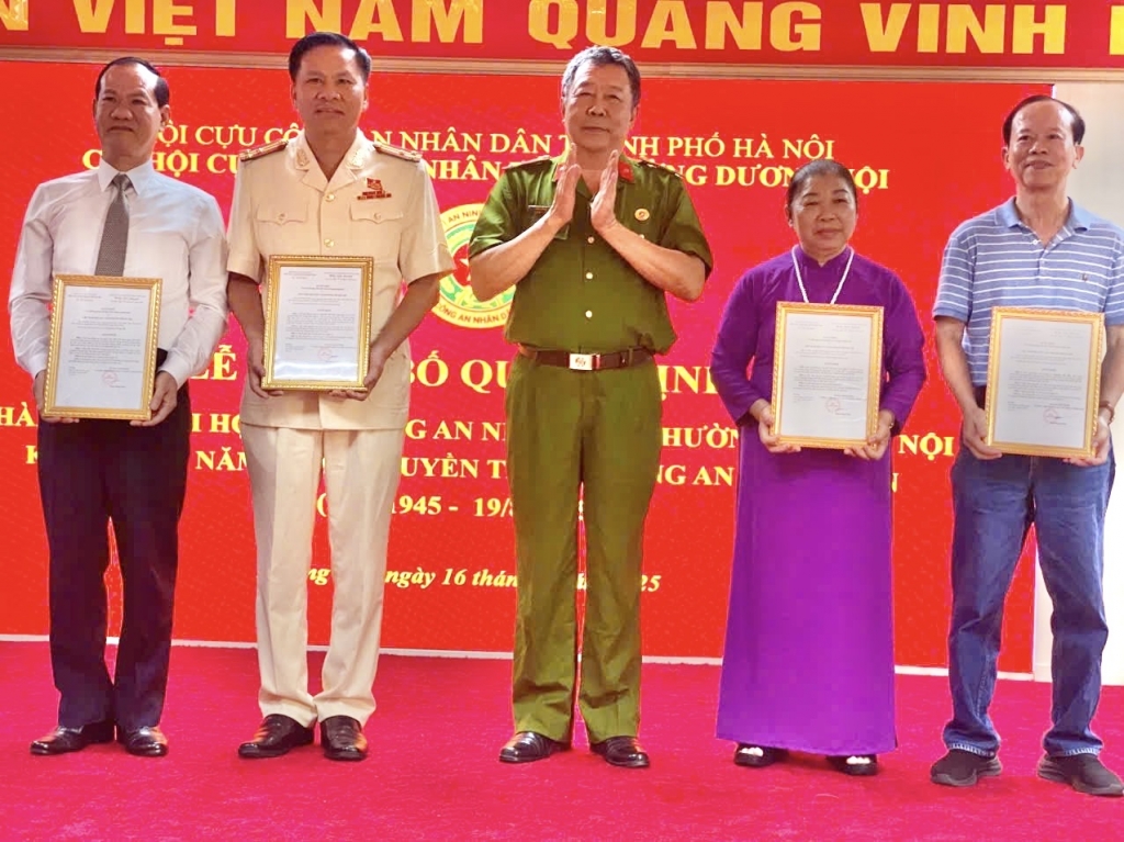 Hà Nội: Công bố quyết định thành lập Chi hội Cựu CAND phường Dương Nội