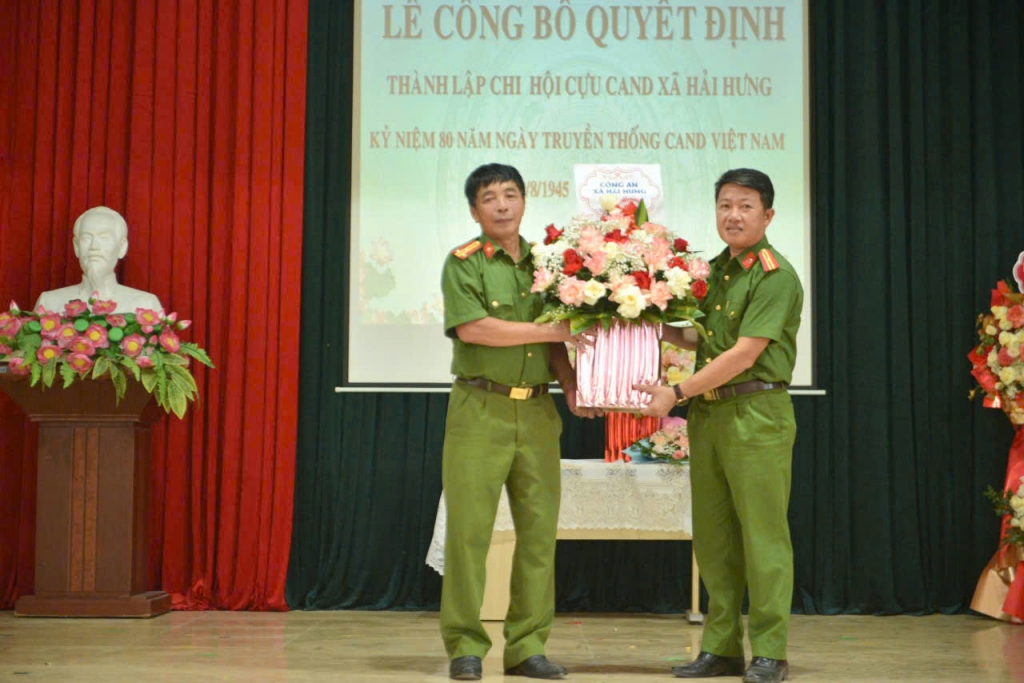 Ninh Bình: Công bố quyết định thành lập Chi hội Cựu CAND xã Hải Hưng