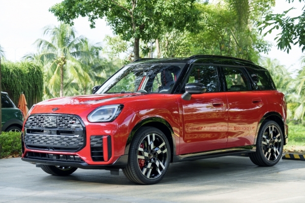 Cặp đôi MINI John Cooper Works thế hệ mới ra mắt Việt Nam