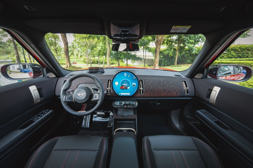 Cặp đôi MINI John Cooper Works thế hệ mới ra mắt Việt Nam