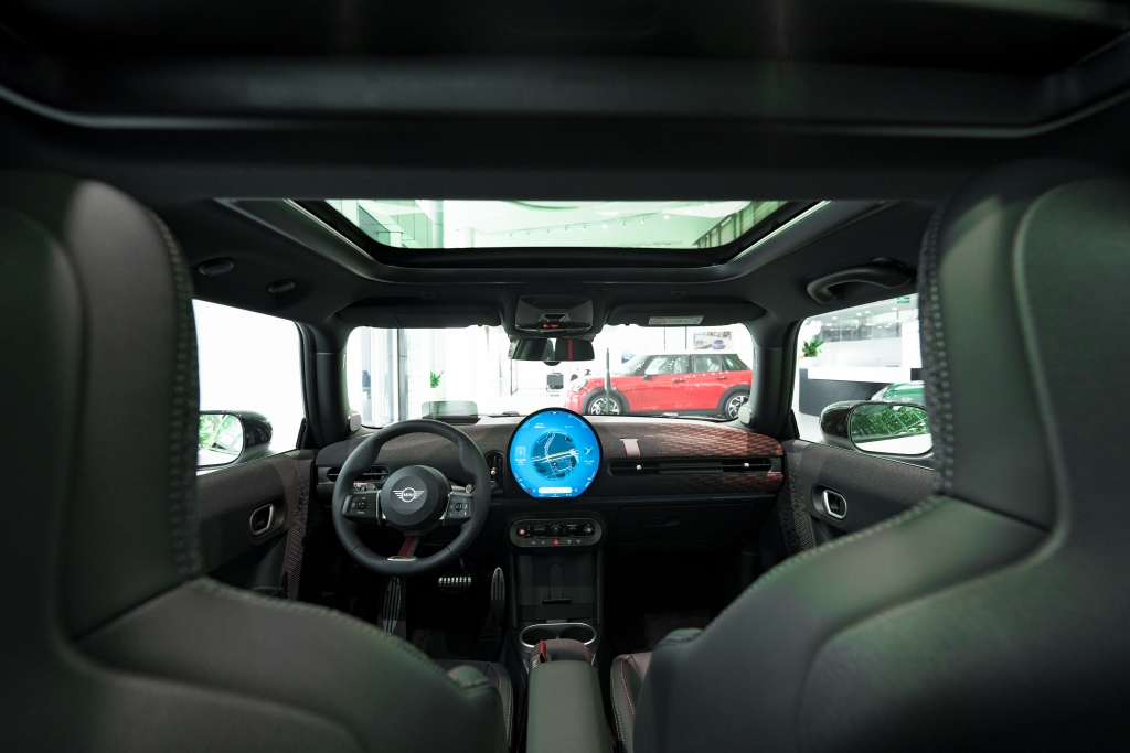 Cặp đôi MINI John Cooper Works thế hệ mới ra mắt Việt Nam