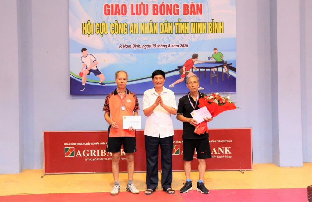 Hội Cựu CAND tỉnh Ninh Bình tổ chức giao lưu bóng bàn Chào mừng kỷ niệm 80 năm Ngày truyền thống CAND Việt Nam