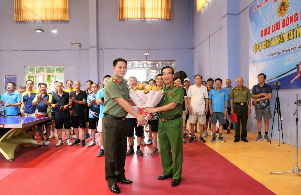Hội Cựu CAND tỉnh Ninh Bình tổ chức giao lưu bóng bàn Chào mừng kỷ niệm 80 năm Ngày truyền thống CAND Việt Nam