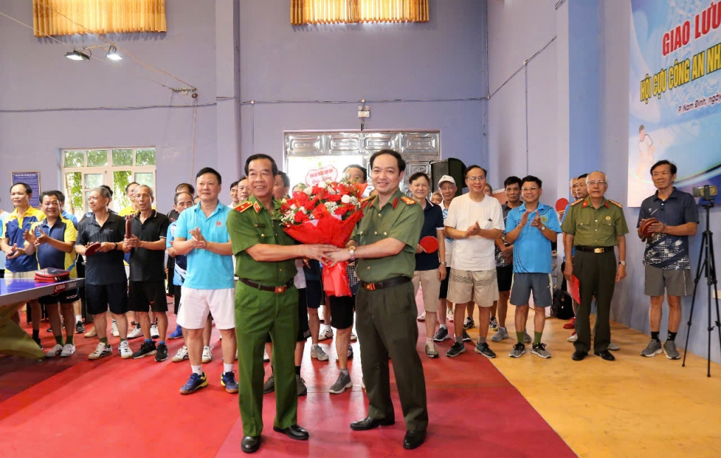 Hội Cựu CAND tỉnh Ninh Bình gặp mặt chào mừng kỷ niệm 80 năm Ngày truyền thống CAND Việt Nam Hội Cựu CAND tỉnh Ninh Bình tổ chức giao lưu bóng bàn Chào mừng kỷ niệm 80 năm Ngày truyền thống CAND Việt Nam