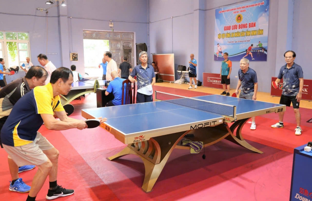 Hội Cựu CAND tỉnh Ninh Bình tổ chức giao lưu bóng bàn Chào mừng kỷ niệm 80 năm Ngày truyền thống CAND Việt Nam