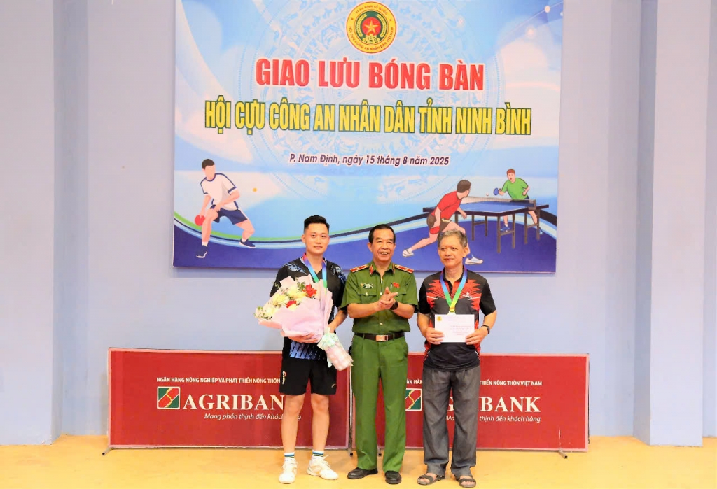 Hội Cựu CAND tỉnh Ninh Bình gặp mặt chào mừng kỷ niệm 80 năm Ngày truyền thống CAND Việt Nam Hội Cựu CAND tỉnh Ninh Bình tổ chức giao lưu bóng bàn Chào mừng kỷ niệm 80 năm Ngày truyền thống CAND Việt Nam