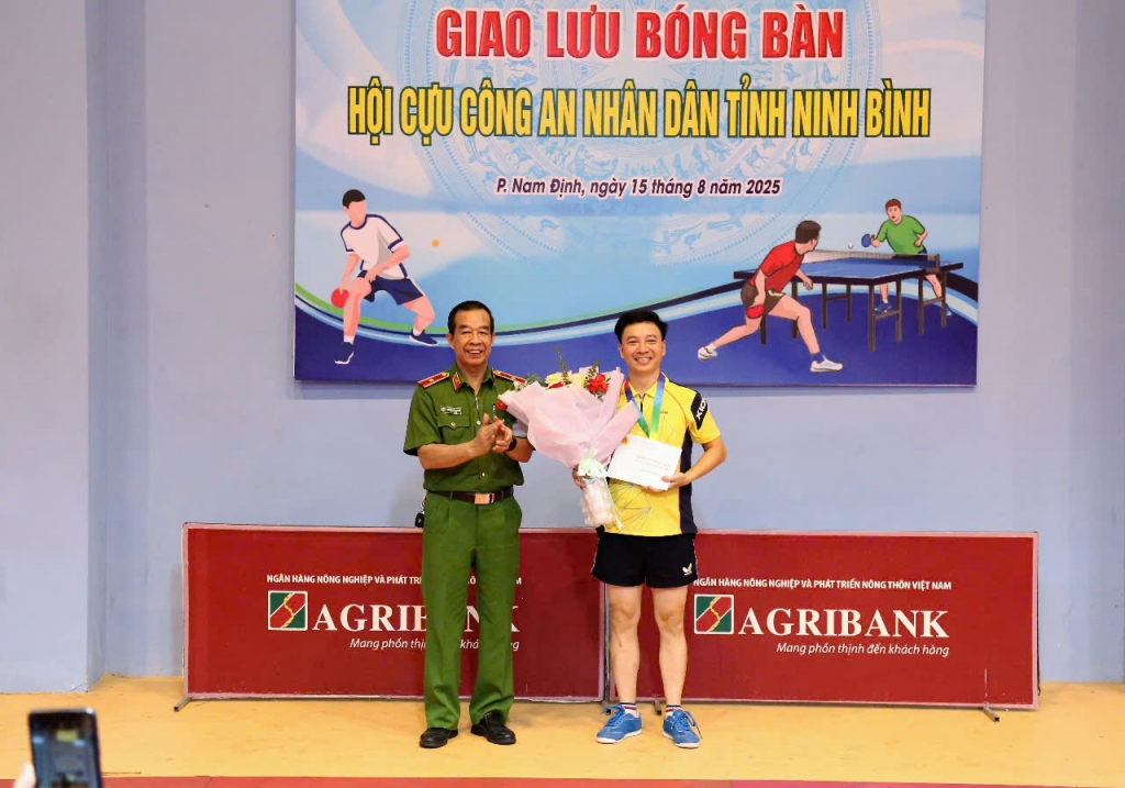 Hội Cựu CAND tỉnh Ninh Bình tổ chức giao lưu bóng bàn Chào mừng kỷ niệm 80 năm Ngày truyền thống CAND Việt Nam