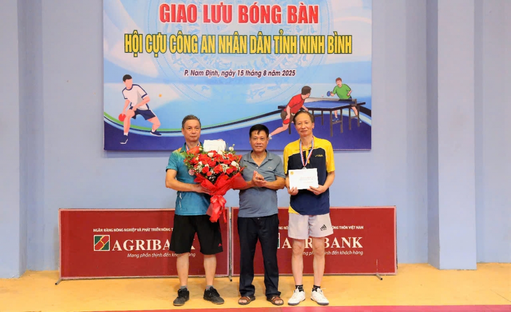 Hội Cựu CAND tỉnh Ninh Bình gặp mặt chào mừng kỷ niệm 80 năm Ngày truyền thống CAND Việt Nam Hội Cựu CAND tỉnh Ninh Bình tổ chức giao lưu bóng bàn Chào mừng kỷ niệm 80 năm Ngày truyền thống CAND Việt Nam