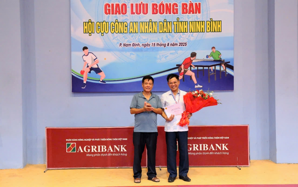 Hội Cựu CAND tỉnh Ninh Bình tổ chức giao lưu bóng bàn Chào mừng kỷ niệm 80 năm Ngày truyền thống CAND Việt Nam