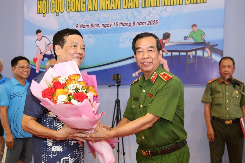 Hội Cựu CAND tỉnh Ninh Bình tổ chức giao lưu bóng bàn Chào mừng kỷ niệm 80 năm Ngày truyền thống CAND Việt Nam