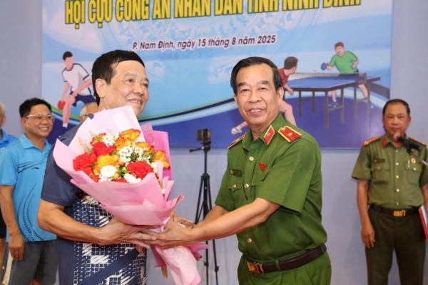 Hội Cựu CAND tỉnh Ninh Bình tổ chức giao lưu bóng bàn Chào mừng kỷ niệm 80 năm Ngày truyền thống CAND Việt Nam