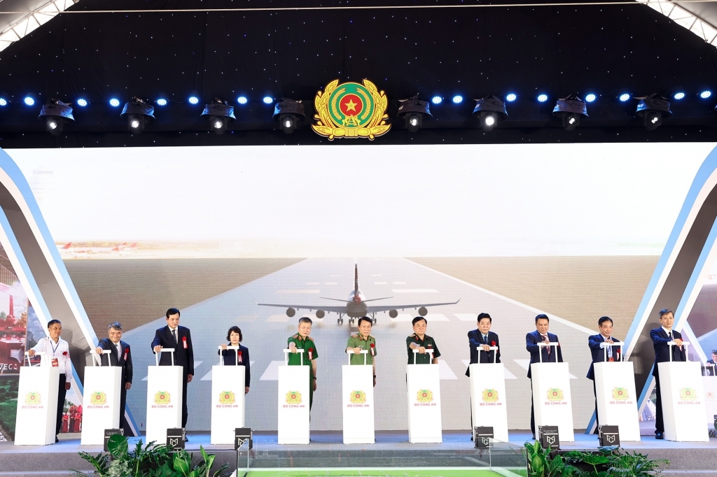 Cảng hàng không quốc tế Gia Bình được định vị là sân bay lưỡng dụng chiến lược cho vùng Thủ đô