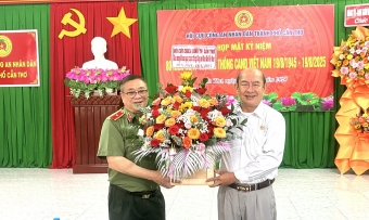Chủ tịch Hội Cựu CAND TP Cần Thơ tiếp lãnh đạo Hội Cựu Chiến binh đến chúc mừng Ngày truyền thống CAND