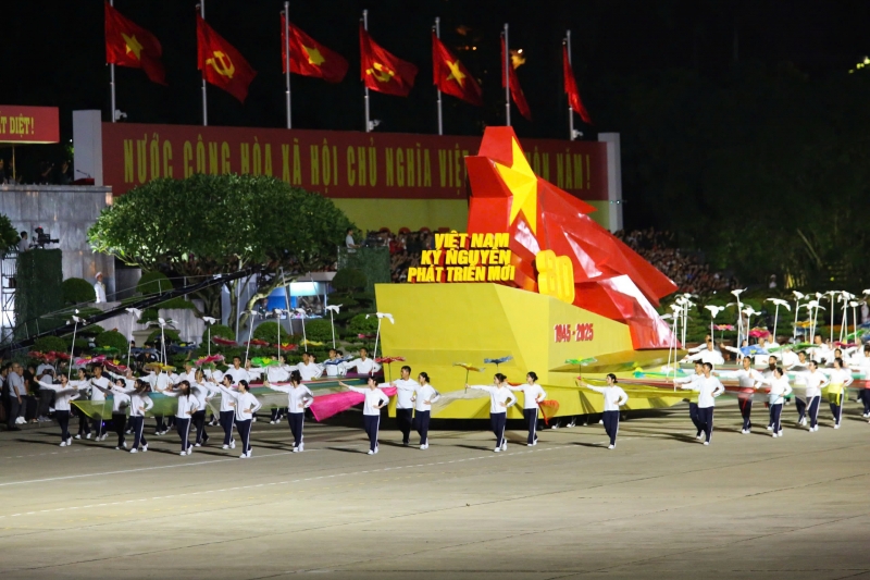 Thể hiện sức mạnh cơ động và khả năng sẵn sàng chiến đấu cao của lực lượng vũ trang Việt Nam