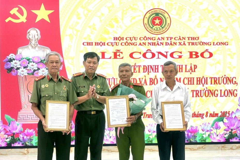 Cần Thơ: Công bố quyết định lập Chi hội Cựu CAND xã Trường Long