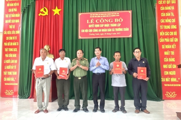 Cần Thơ: Công bố quyết định thành lập Chi hội Cựu CAND xã Trường Xuân