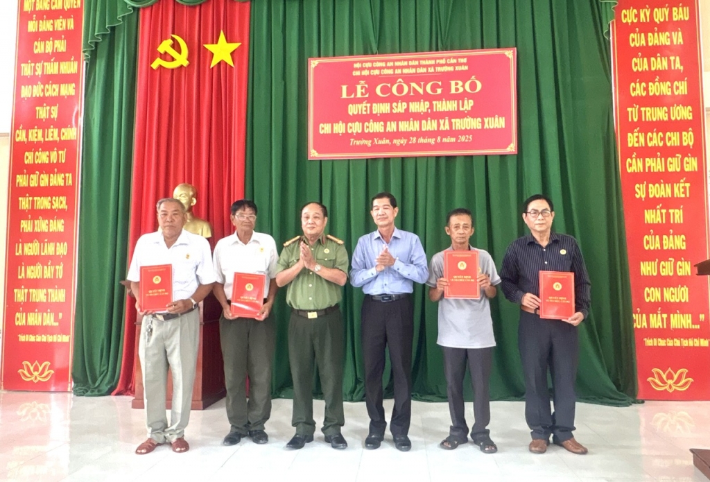 Cần Thơ: Công bố quyết định thành lập Chi hội Cựu CAND xã Trường Xuân Cần Thơ: Công bố quyết định thành lập Chi hội Cựu CAND xã Trường Xuân