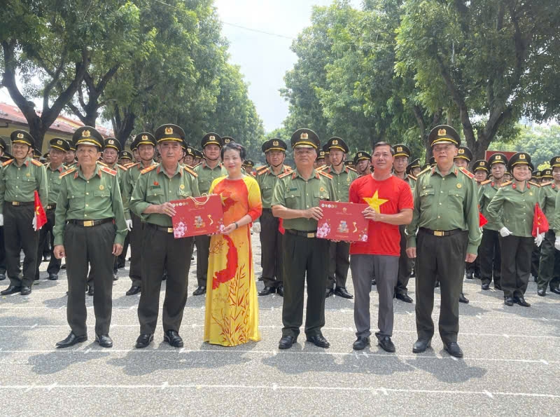 Khối Cựu CAND Việt Nam quyết tâm hoàn thành xuất sắc nhiệm vụ A80 tại Lễ Quốc khánh Khối Cựu CAND Việt Nam quyết tâm hoàn thành xuất sắc nhiệm vụ A80 tại Lễ Quốc khánh